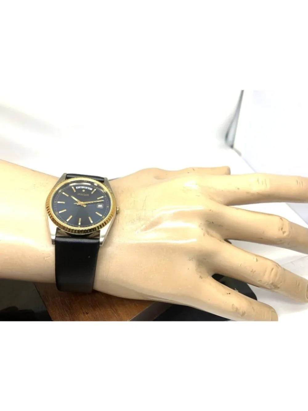 Pulsar Men's Watch V744-0A20 Vintage Quartz Blue Dial Day Date Black Leather